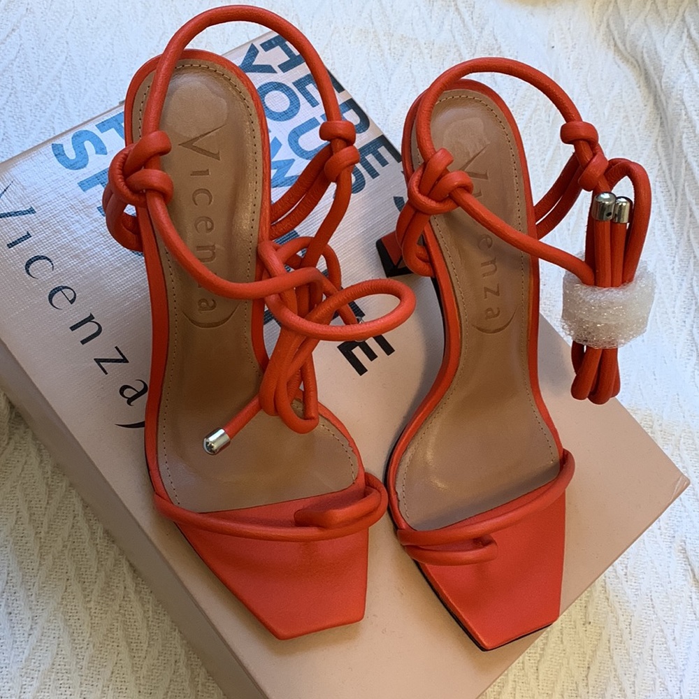 NIB  Free People Vicenza strappy sandals 100% leather size 6/European 37